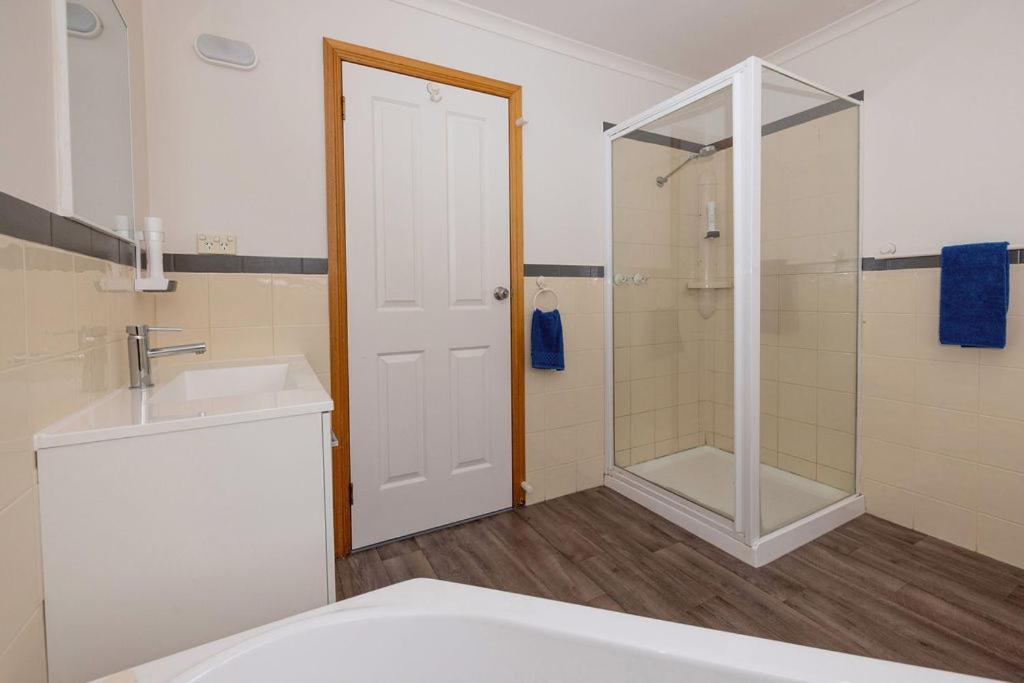 Kitty'S Cottages - Managed By Big4 Strahan Holiday Retreat Exteriér fotografie