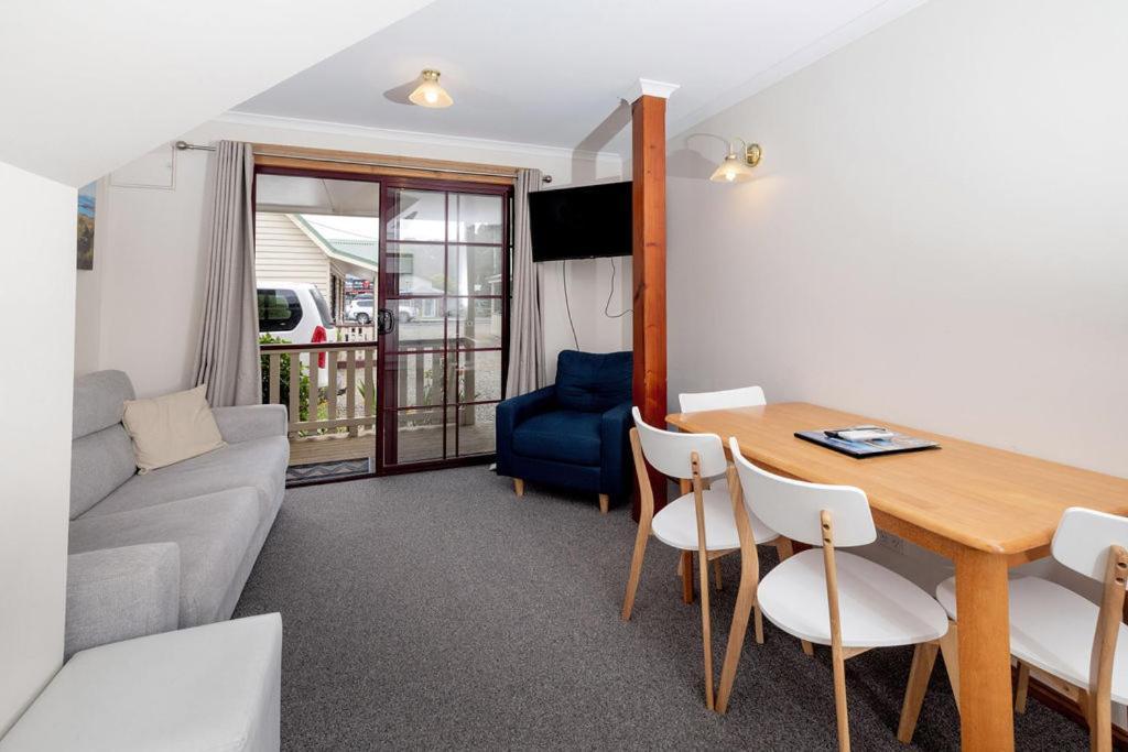 Kitty'S Cottages - Managed By Big4 Strahan Holiday Retreat Exteriér fotografie